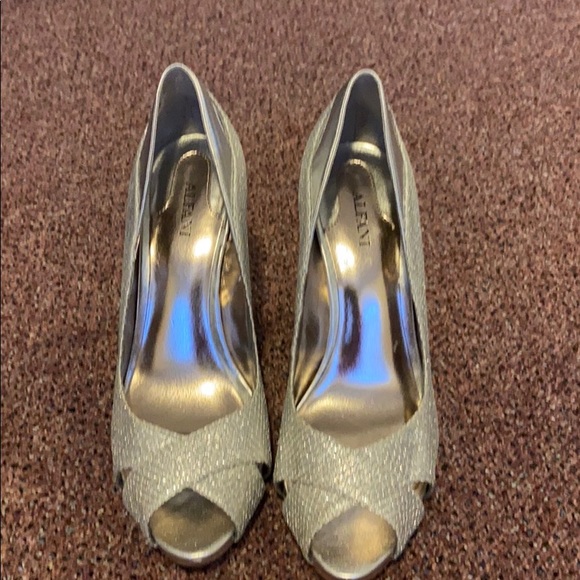Alfani Silver Peep Toe Heel size 7M - Picture 2 of 4